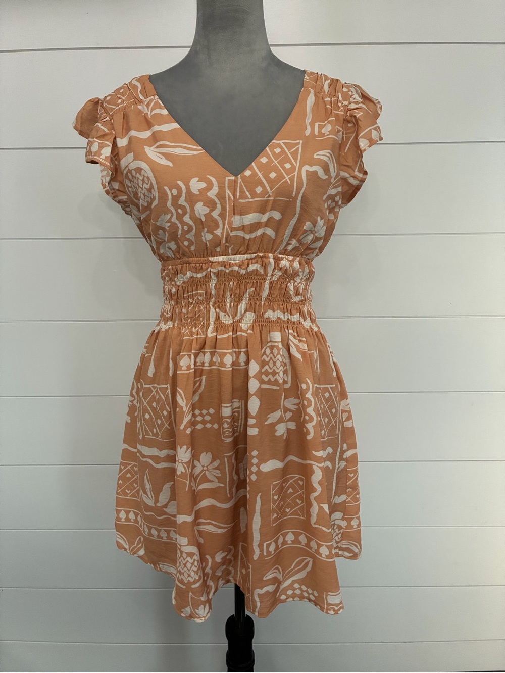 Blu Pepper Peach Printed V-Neck Smocked Waist Mini Dress Sz M NWT/0320